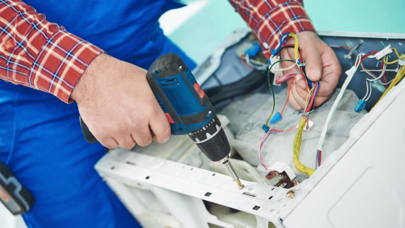 Turgutlu Hotpoint Hotpoint çamaşır makinesi kart tamiri – Su almama arızası orijinal parça ile giderildi. - Teknik servis örneği